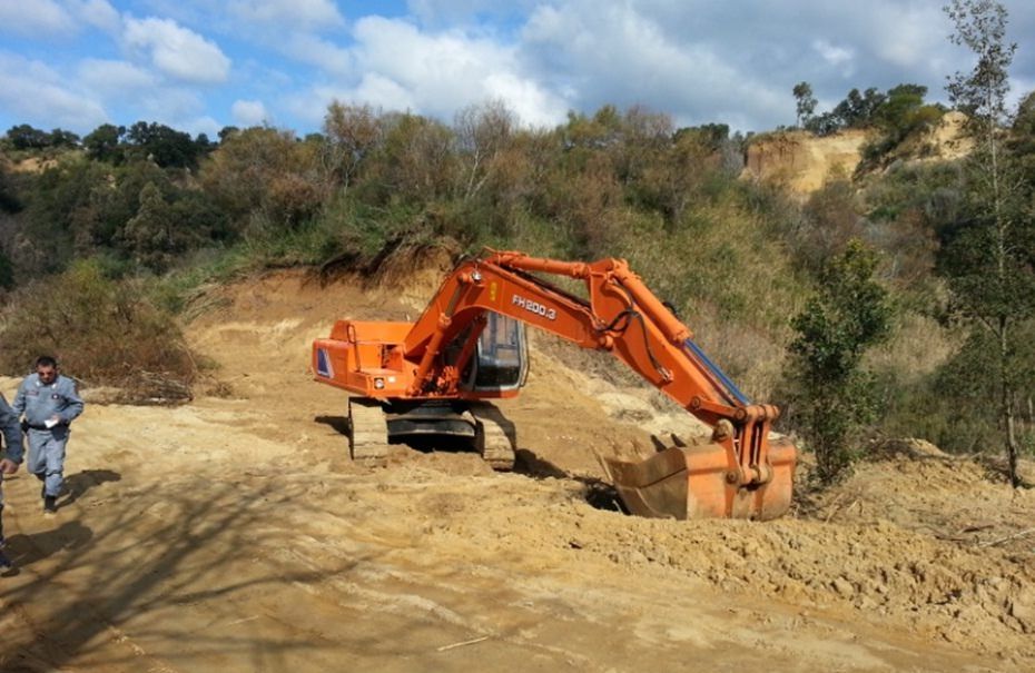 Una cava abusiva nel Parco delle Serre