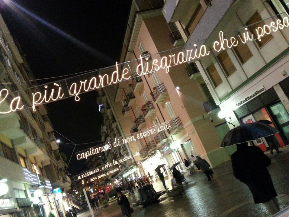 Le luminarie cosentine dimenticano il congiuntivo