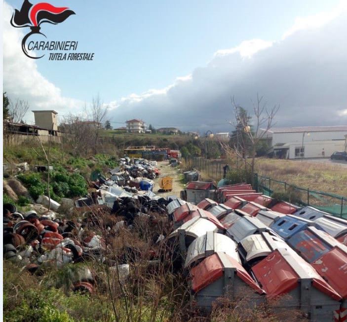 Discarica abusiva a Luzzi, sequestrato l’autoparco comunale