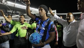 Clamoroso Ronaldinho: a 46 anni tesserato con il Ravenna in serie C. Braida: «Grande colpo»