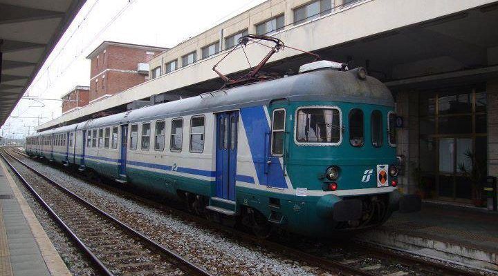 Incendio provoca stop del treno Paola-Reggio per 4 ore