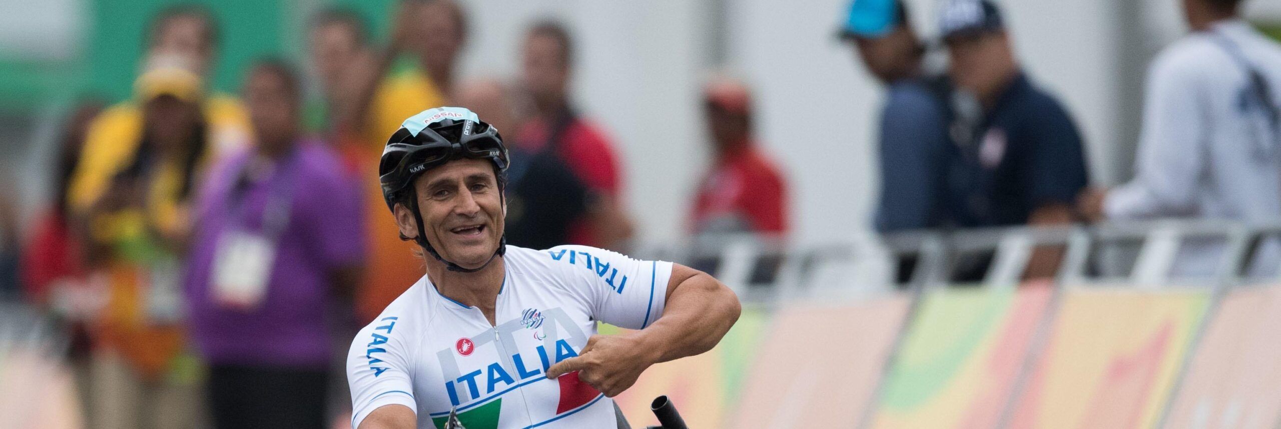 Zanardi torna a casa, dopo 76 giorni lascia l’ospedale