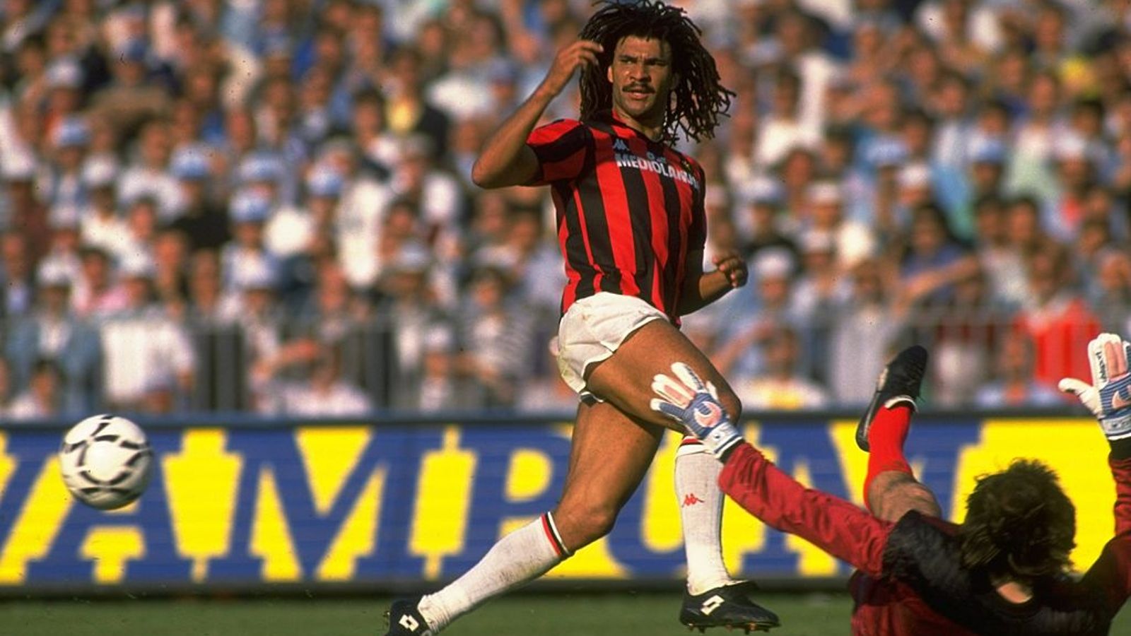 «Papà ci ha abbandonato fin da piccoli». La denuncia a Vibo dei figli di Gullit