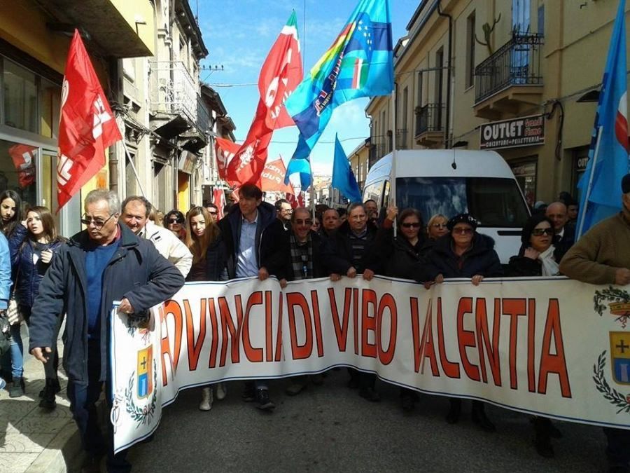 Vibo, corteo di protesta di lavoratori e studenti