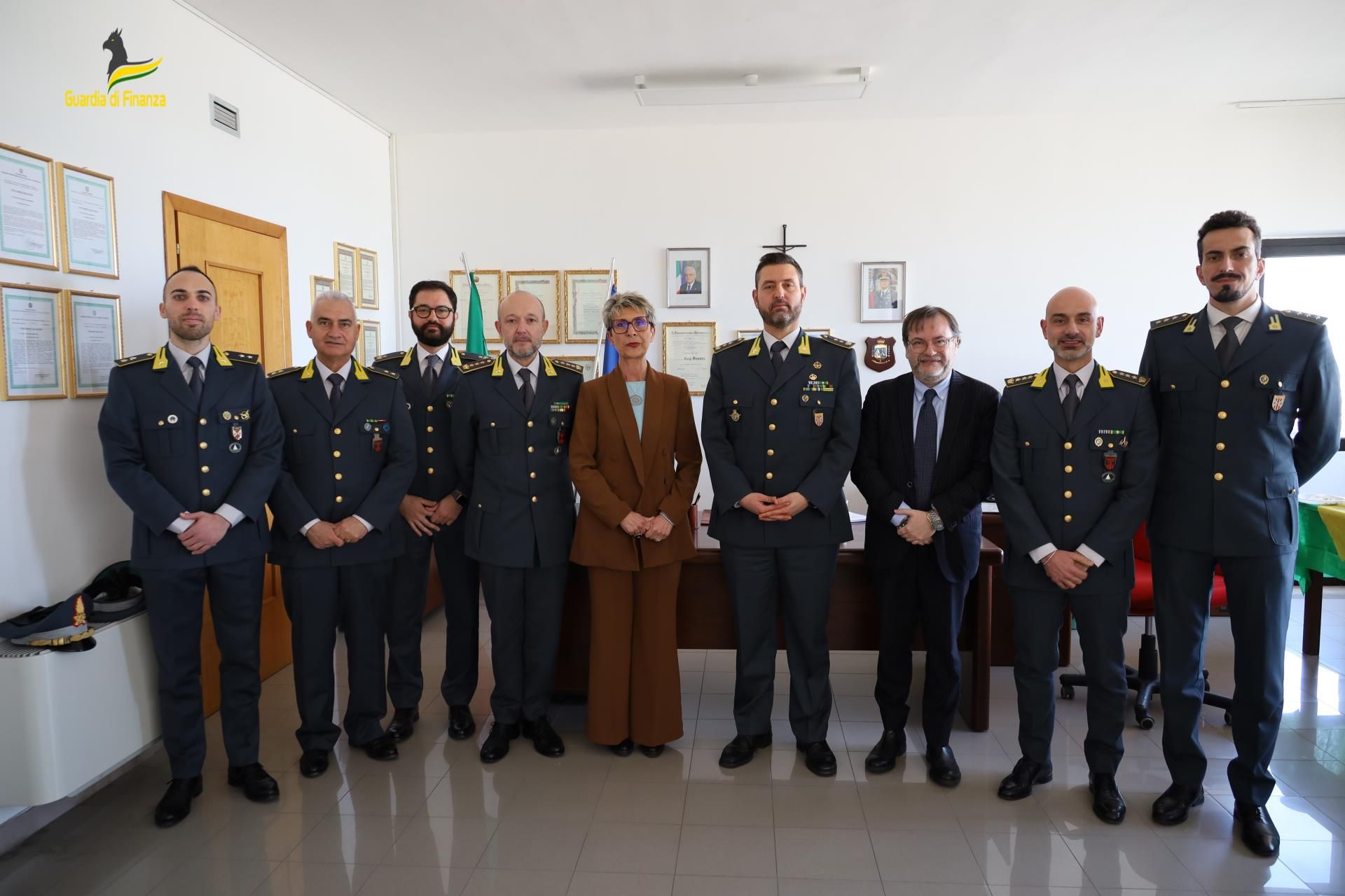 Crotone, il prefetto Ferraro in visita al comando provinciale della Guardia di Finanza