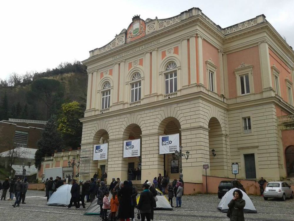 Il sit-in dei precari in attesa dei big di Ncd
