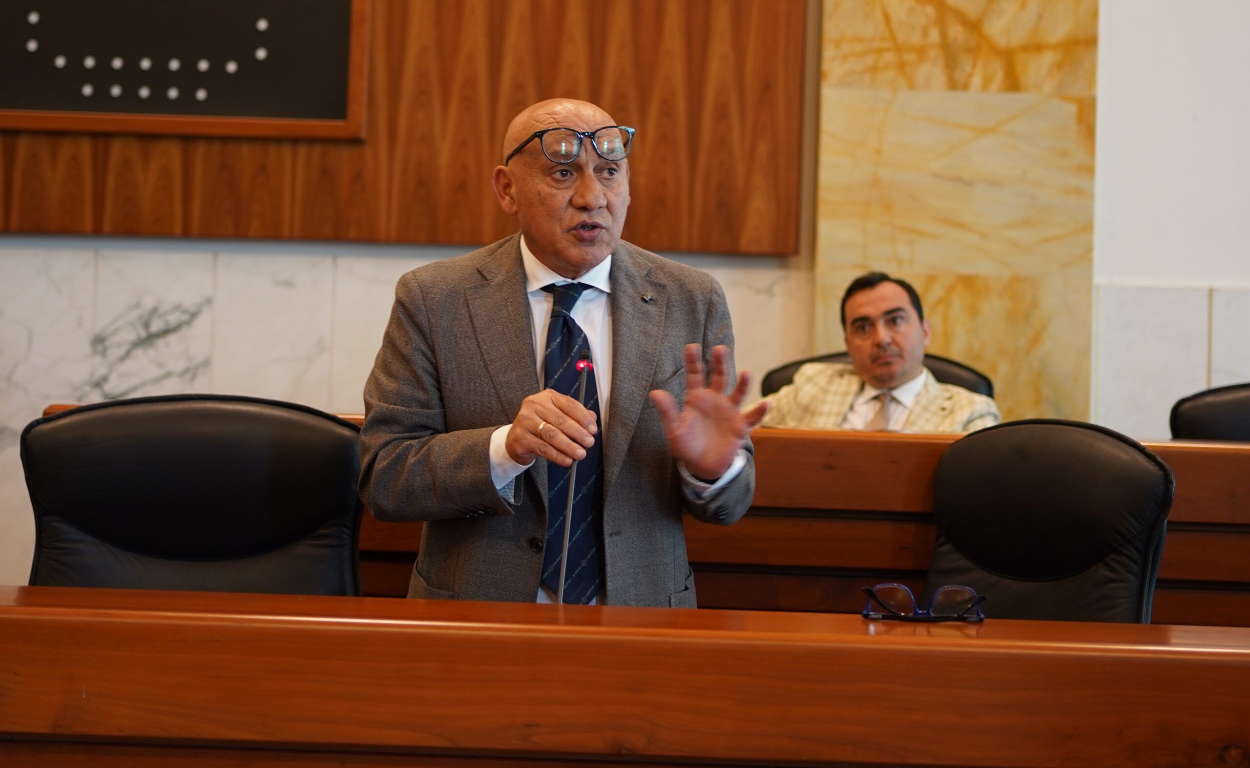 Reggio, via libera dal Consiglio all’assunzione di 17 dirigenti