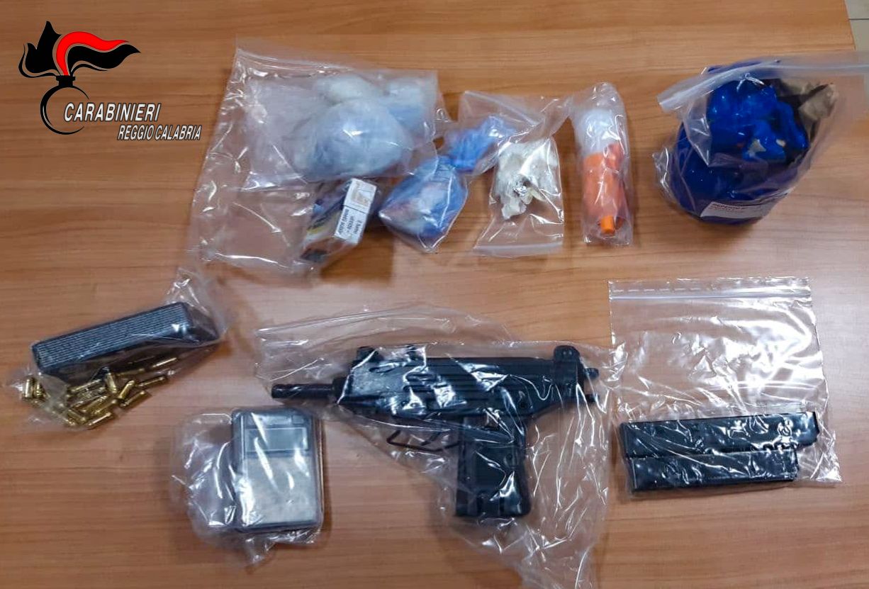 Arsenale scoperto a Gioia Tauro, sequestrate armi e droga
