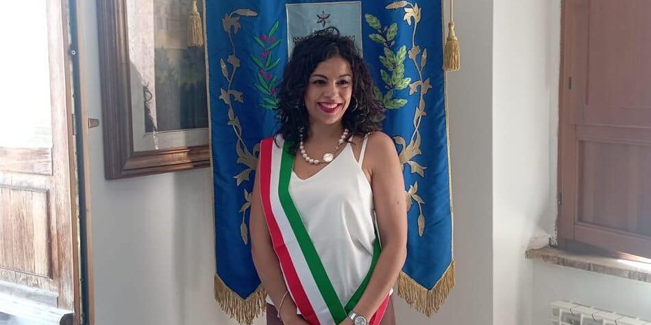 Post sessista per la Festa della birra, la sindaca di Mendicino revoca il patrocino dell’evento