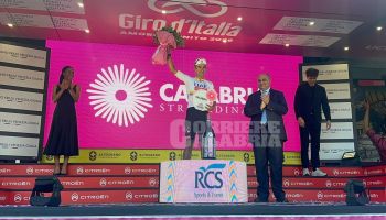 Narváez vince a Cosenza, Ciccone si prende la rosa in una città travolta dalla festa del Giro