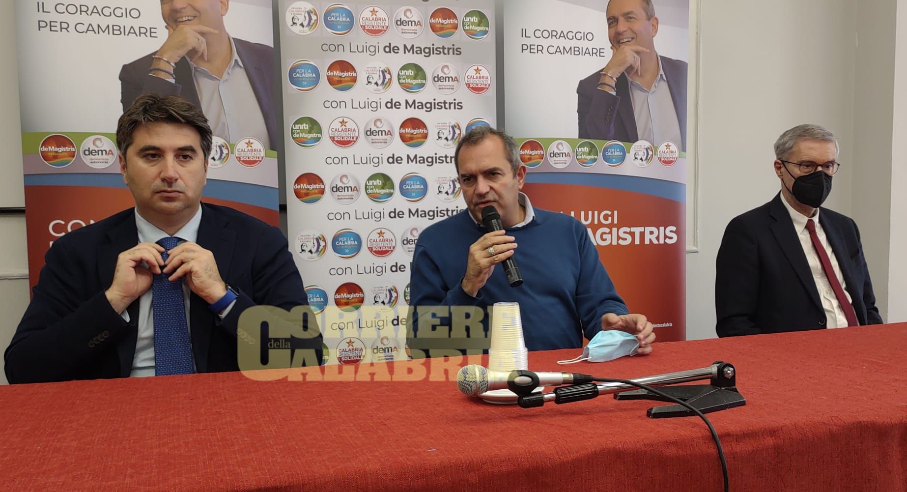 De Magistris torna in Calabria e rilancia «l’unica vera opposizione». E un nuovo soggetto politico – VIDEO