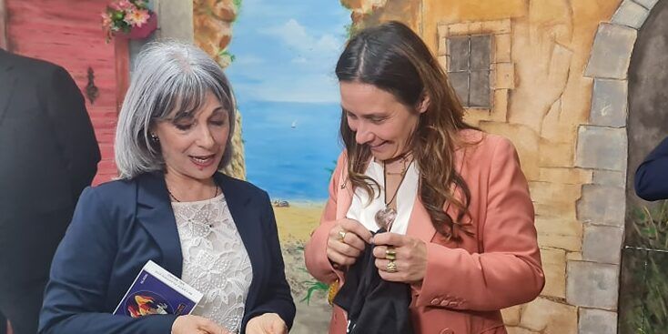 La Locatelli alla “Casa Paese” di Cicala: «Luogo speciale che fonde dimensione domestica e sociale» – FOTO