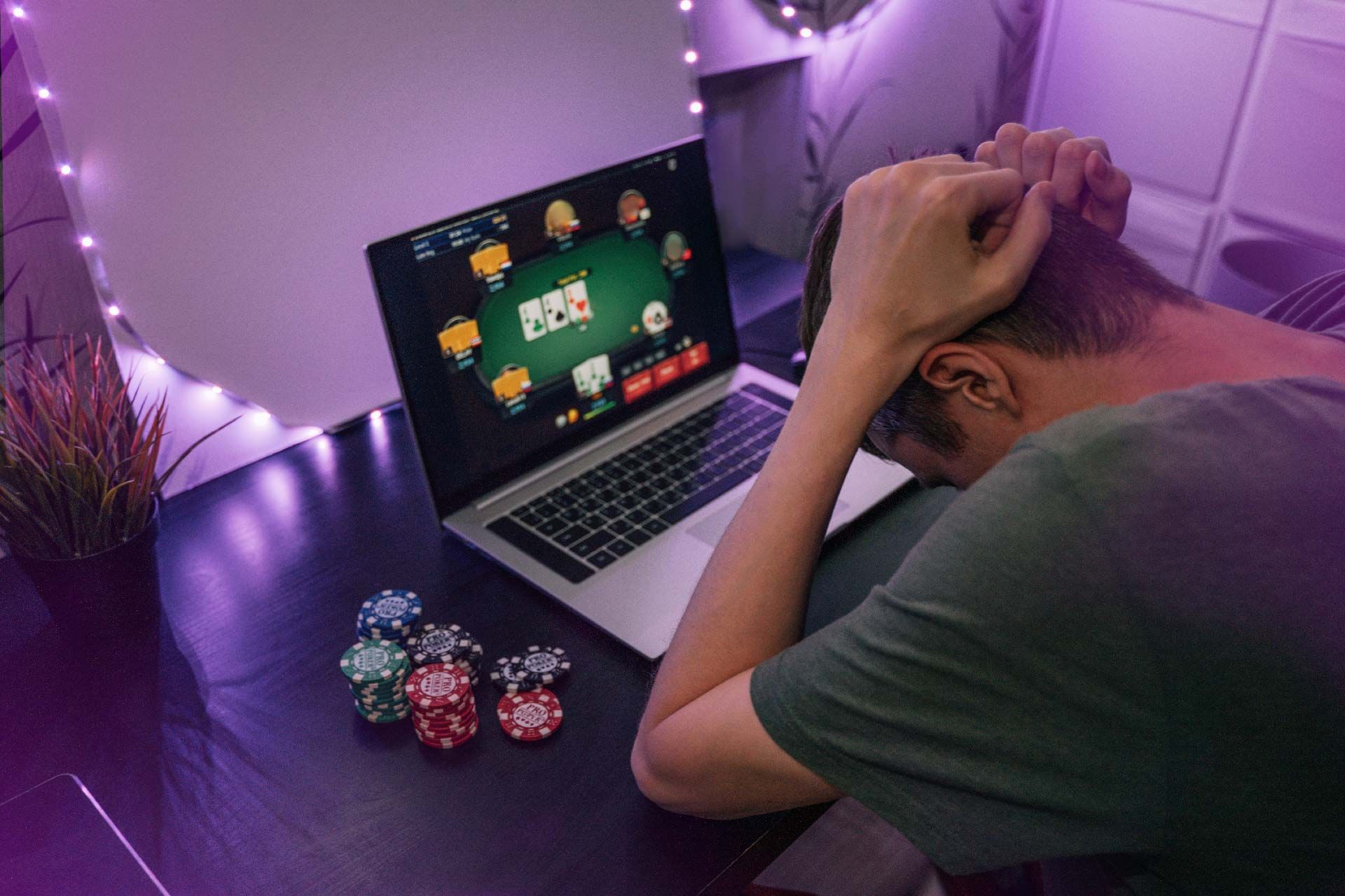 Nella morsa del gioco d’azzardo online, i numeri neri della Calabria