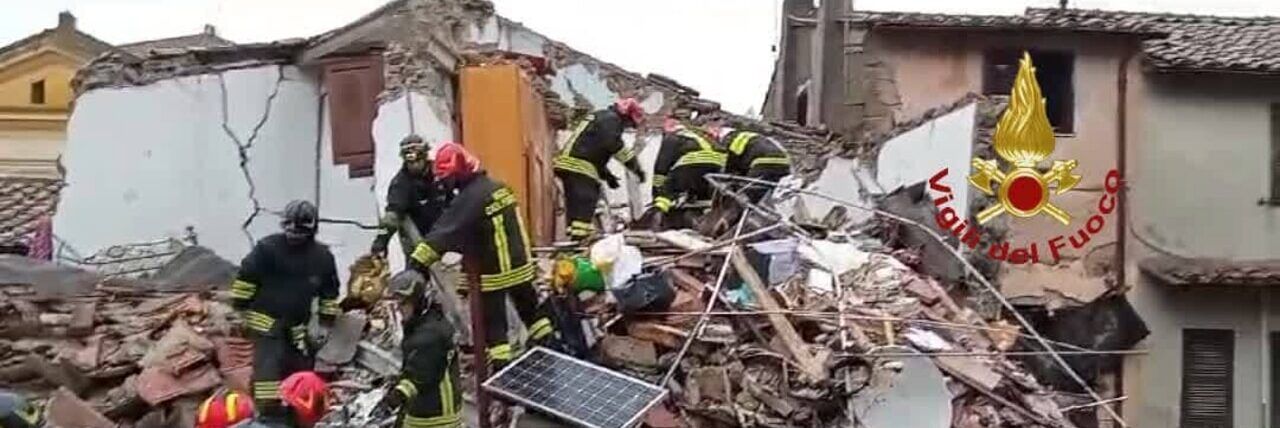 Esplosione vicino Roma, crolla una palazzina: estratte vive 3 persone