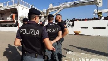 Immigrazione clandestina, maxi blitz della polizia a Crotone e Cosenza: 93 indagati – VIDEO