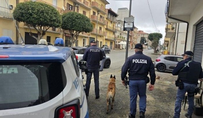 Raffica di controlli della Polizia nel Crotonese, elevate diverse sanzioni