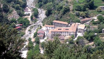 Polsi irraggiungibile per la festa della Madonna: celebrazioni spostate in paese