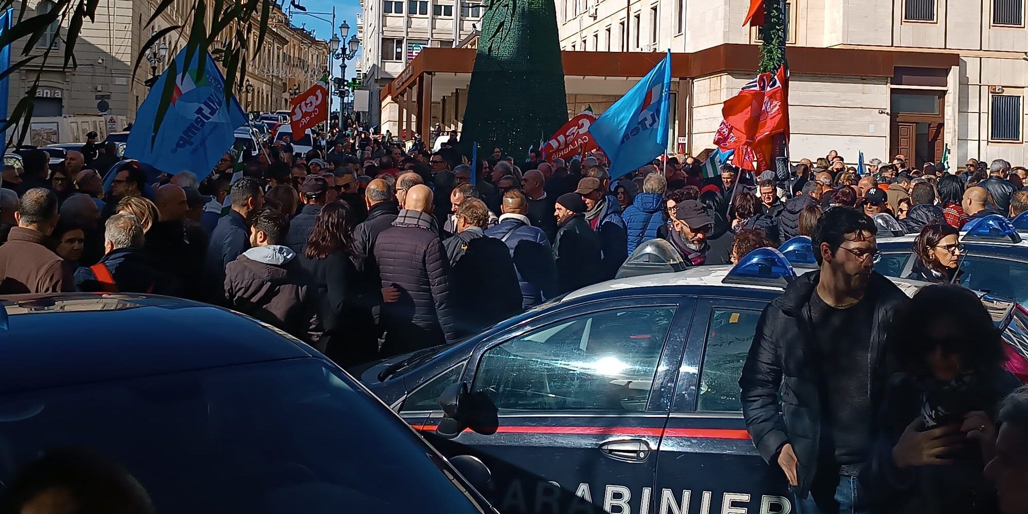 Tirocinanti, pressing sul governo e sulla Regione. «La mobilitazione vera parte oggi» – VIDEO E FOTO