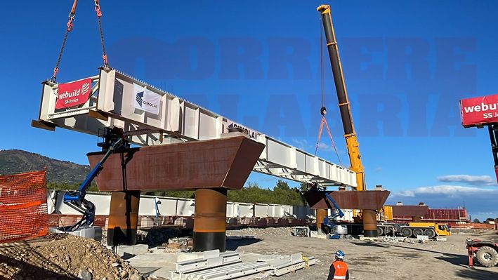Statale 106, 3° megalotto, varata la prima campata. Cancelleri: «Quest’opera ha priorità uno» FOTO e VIDEO