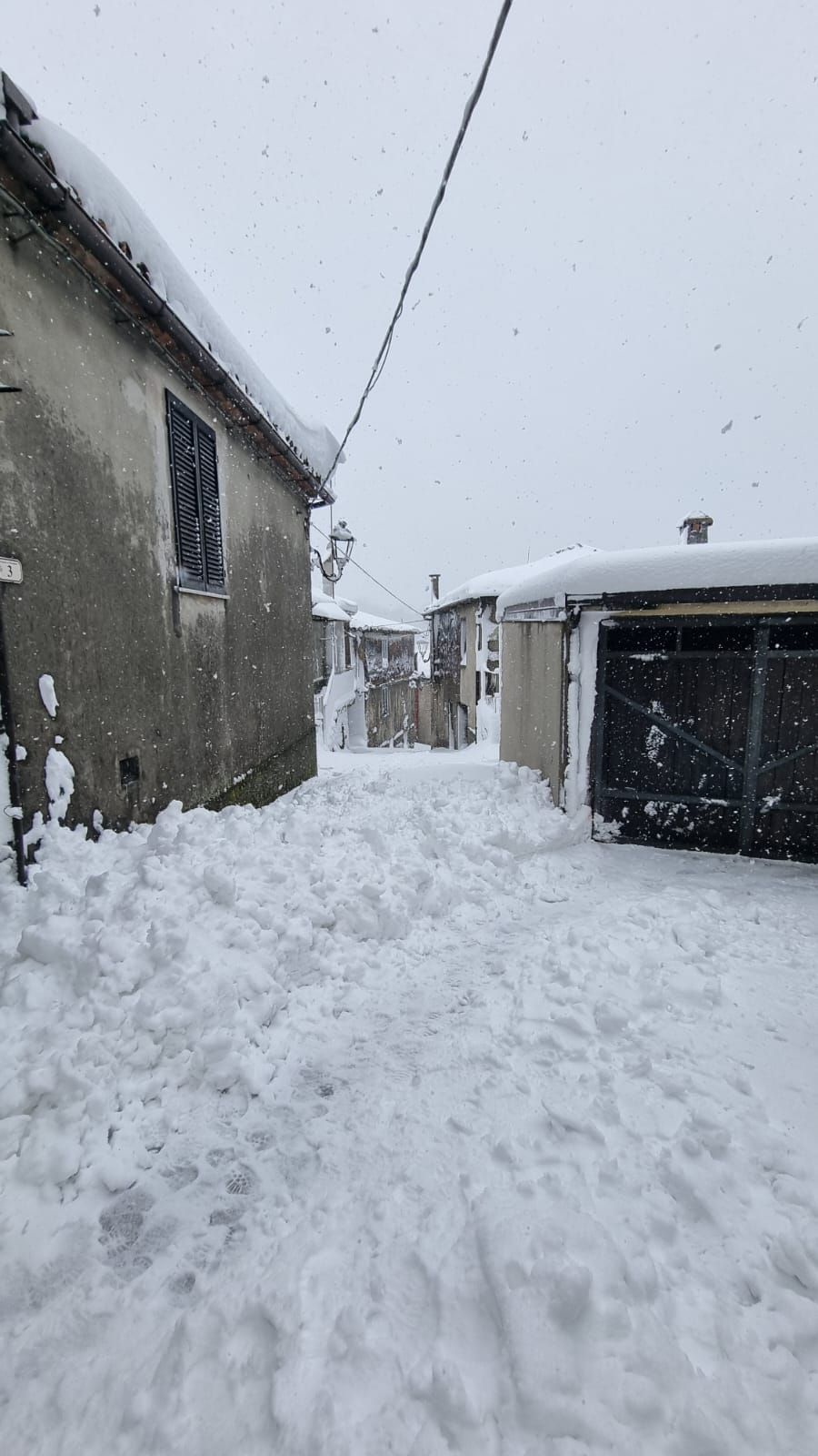 Emergenza neve nel Vibonese, tratti in salvo operai Enel intrappolati a Nardodipace
