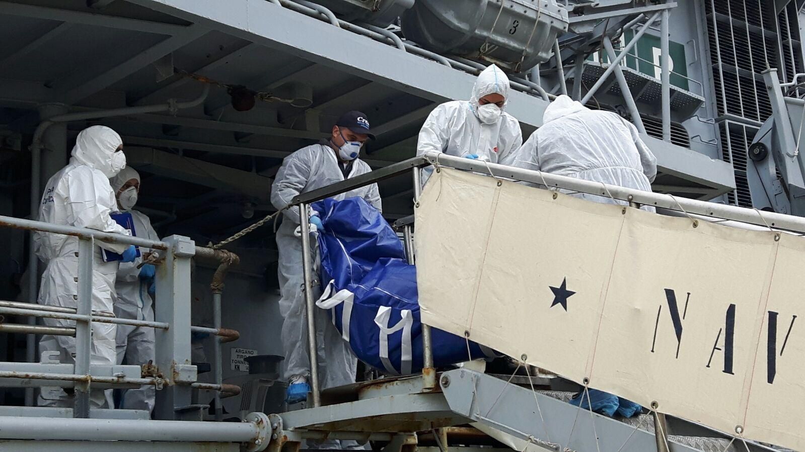 Arrivata a Reggio nave con 590 migranti, c'è un cadavere