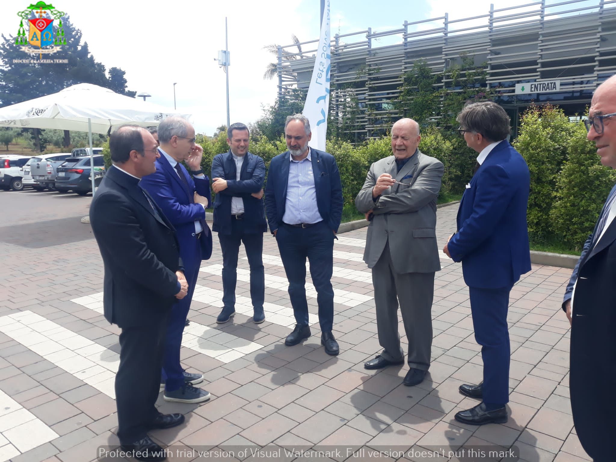 Lamezia, il vescovo Parisi in visita nell’area industriale: «La Calabria cresce, se cresce il lavoro»