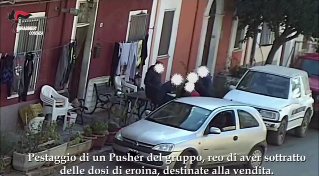 Le piazze di spaccio nella Sibaritide, tra spartizioni e messaggi in codice