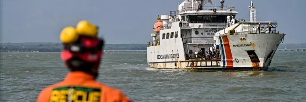 Traghetto disperso con 243 persone a bordo in Indonesia