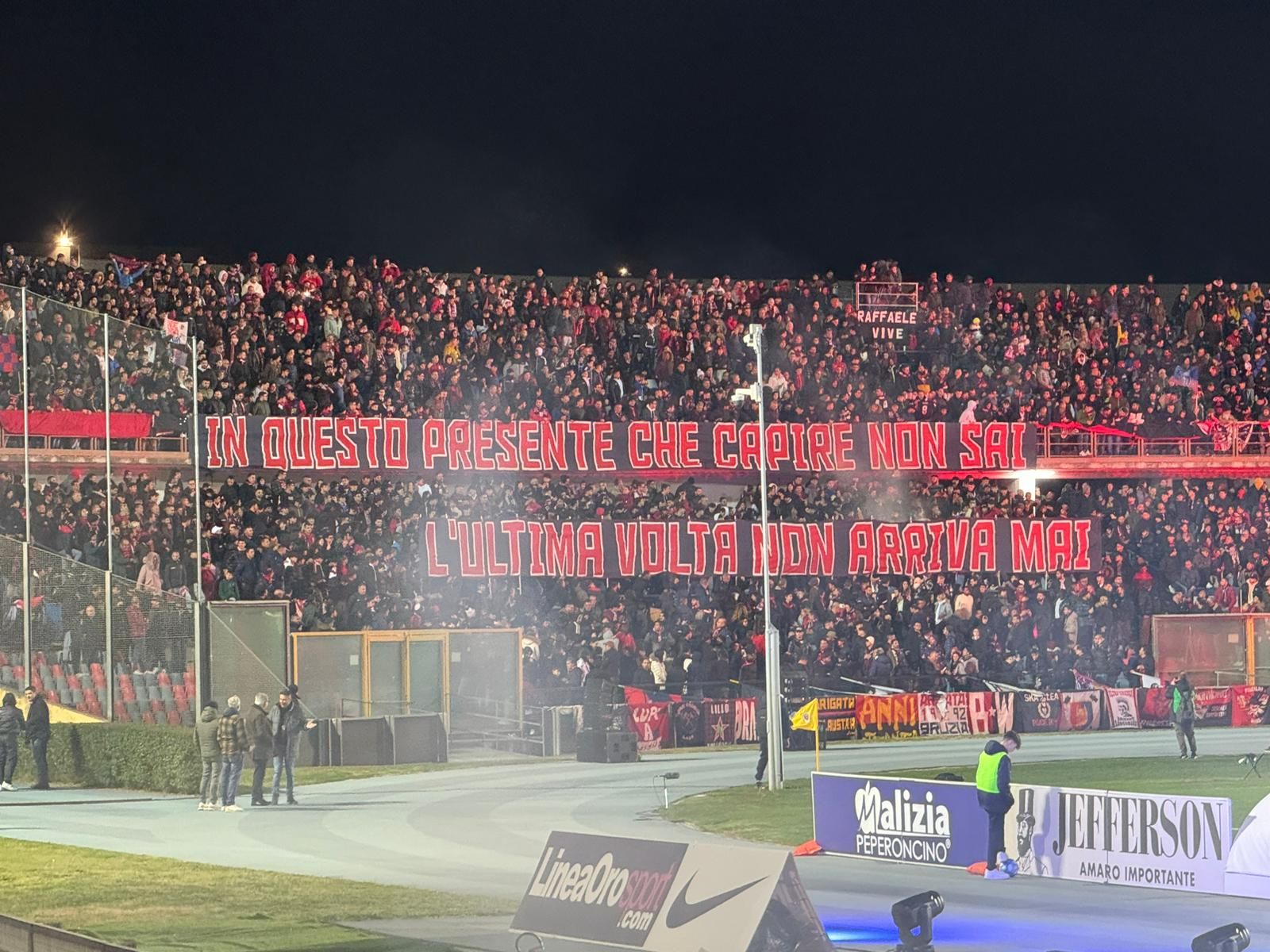 Cosenza in difficoltà, il club abbassa i prezzi delle curve e della Tribuna B