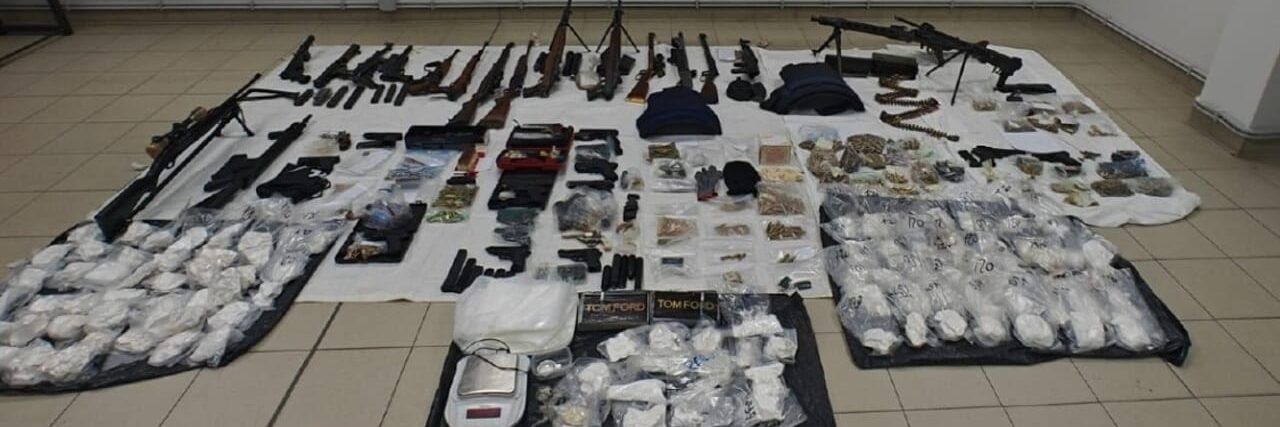 Aprilia, scoperto arsenale da guerra: fermati 4 presunti affiliati mafiosi