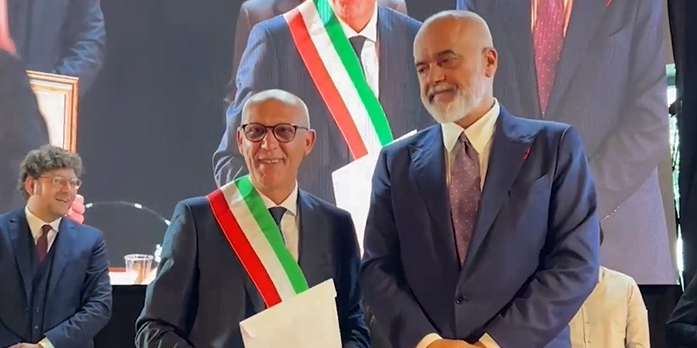 Edi Rama abbraccia la comunità arbëreshë: «La vostra cultura è una gemma di storia e tradizione» – VIDEO