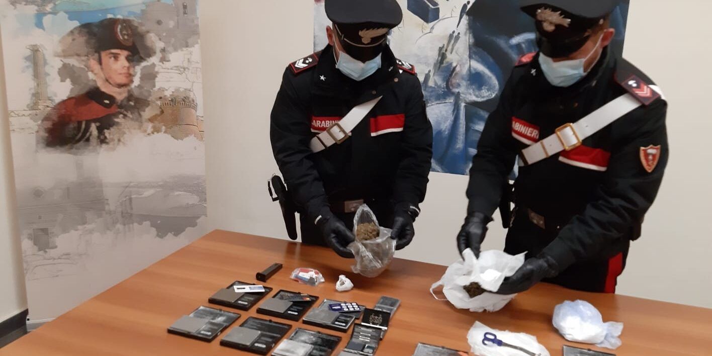 Trovati in possesso di mezzo chilo di stupefacente: due fermi a Crotone