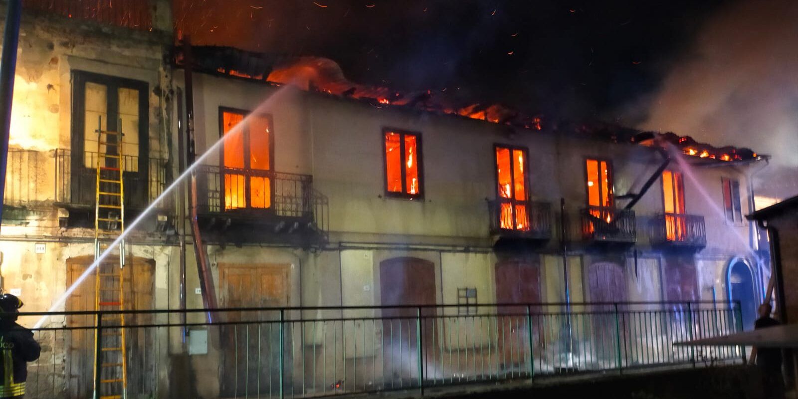 Incendio a Sant’Eufemia d’Aspromonte, Gelardi: grazie al pronto intervento sventata una catastrofe
