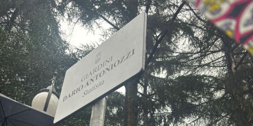Cosenza, intitolati a Dario Antoniozzi i giardini di piazza Europa