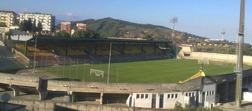 Catanzaro, il “Ceravolo” diviene terreno di scontro