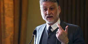 L’accusa del Pd: «Giuli politicizza anche i Bronzi di Riace»