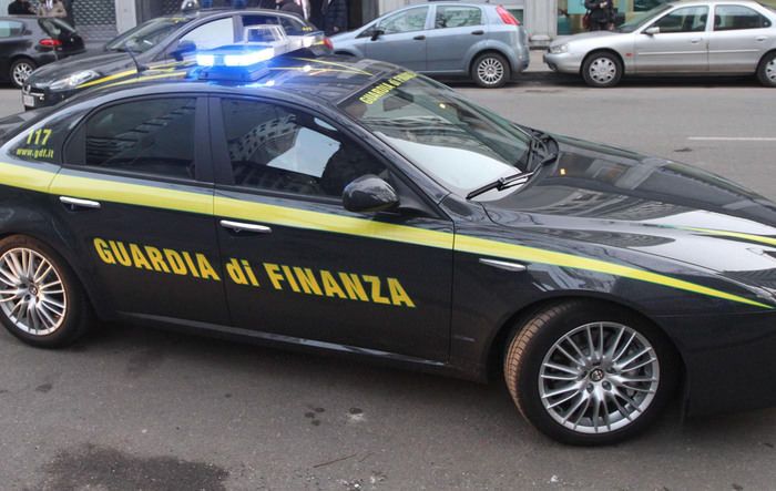 Lavorava in nero ma con reddito di cittadinanza, denunciato il titolare
