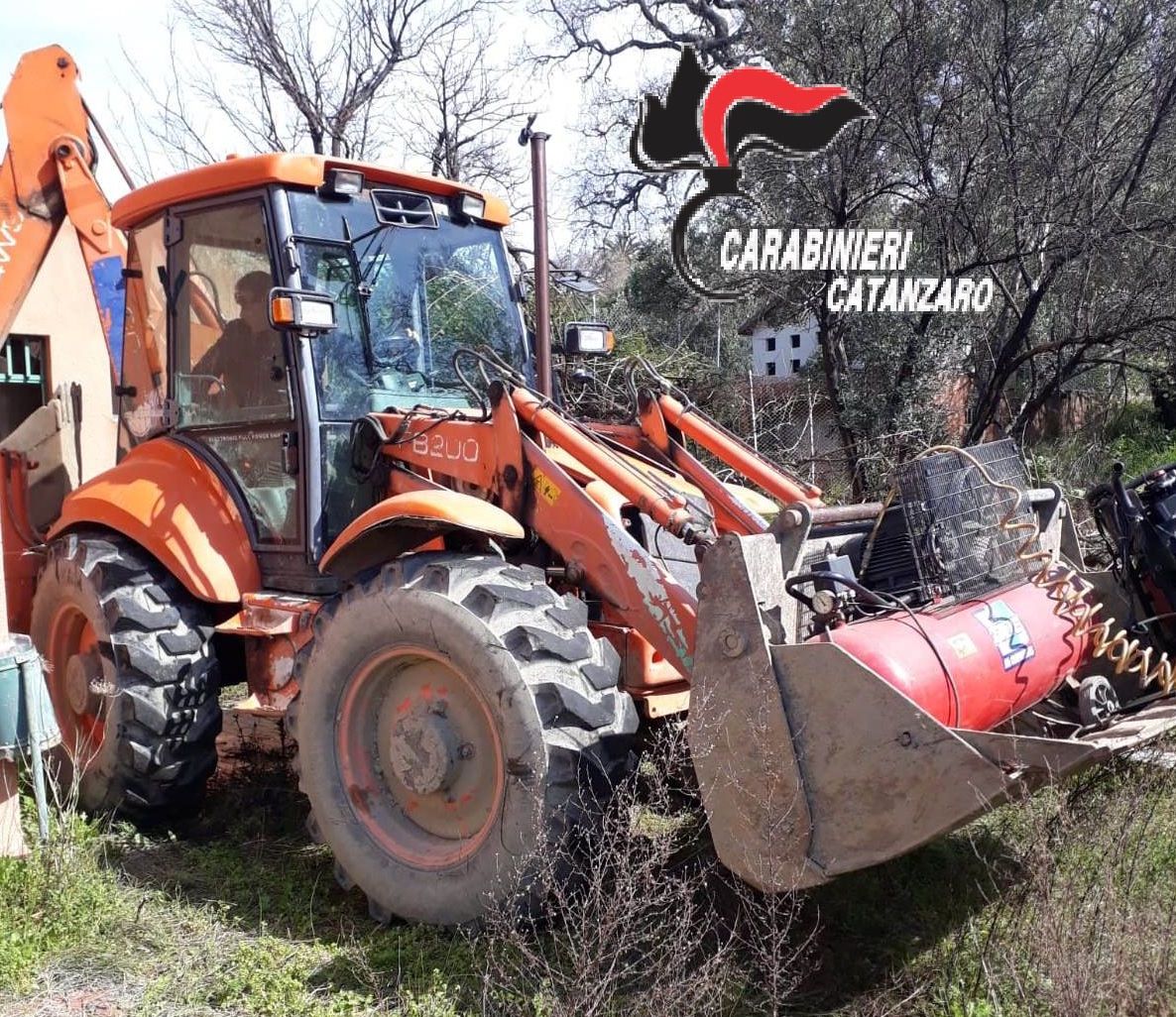 Catanzaro, scoperto un deposito di refurtiva vicino ad Aranceto