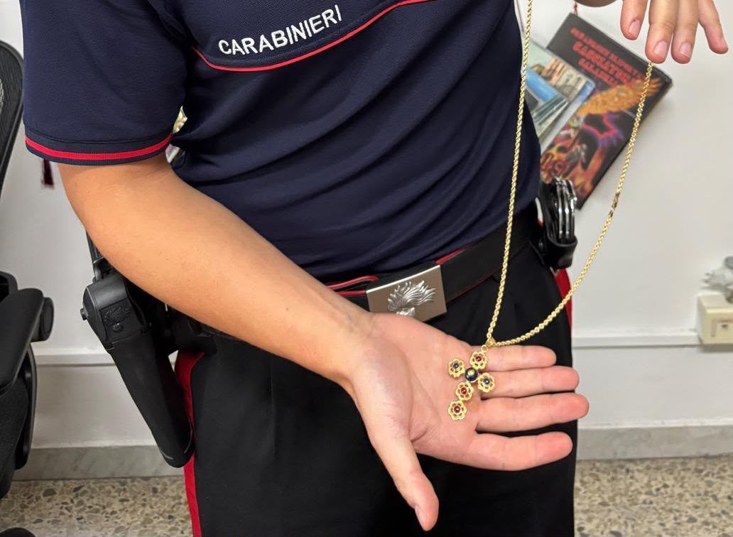 Lungro, rubata la collana in oro dalla Statua della Madonna del Carmelo: arrestato l’autore del furto