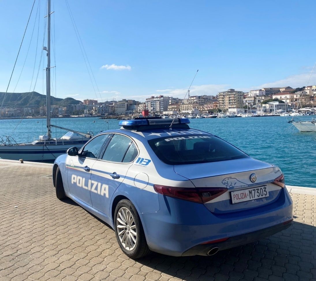 Crotone, 560 persone identificate e un titolare di bar denunciato