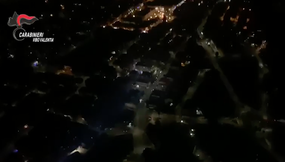 La latitanza di Morelli e Tomaino «favorita» dall’affittuaria. Telefoni in carica e borsone pronto per la fuga