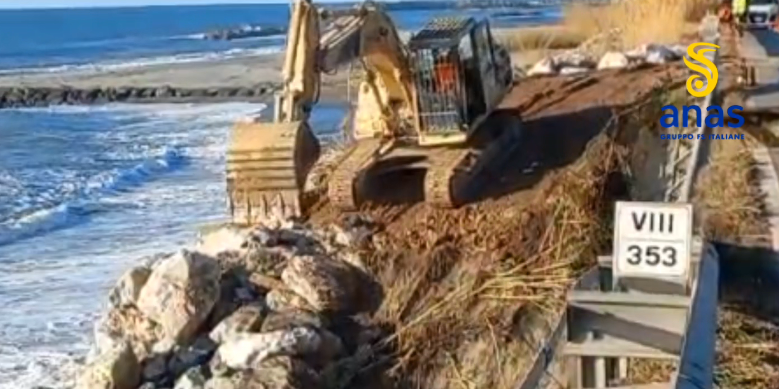 Erosione costiera e disagi sulla SS18, il sindaco di Amantea: «I piccoli interventi non bastano più»