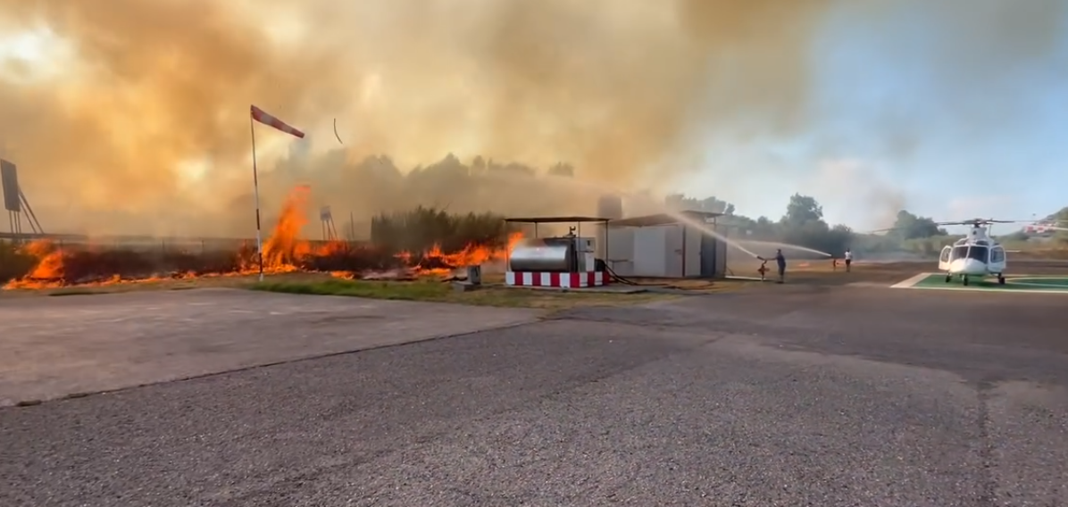 L’elisoccorso abbandona la base di Zumpano per un incendio – VIDEO E FOTO