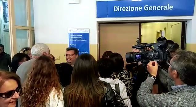 Protesta al Pugliese-Ciaccio, ok alla proroga per i precari. Cotticelli: «Con noi niente imbrogli»- VIDEO