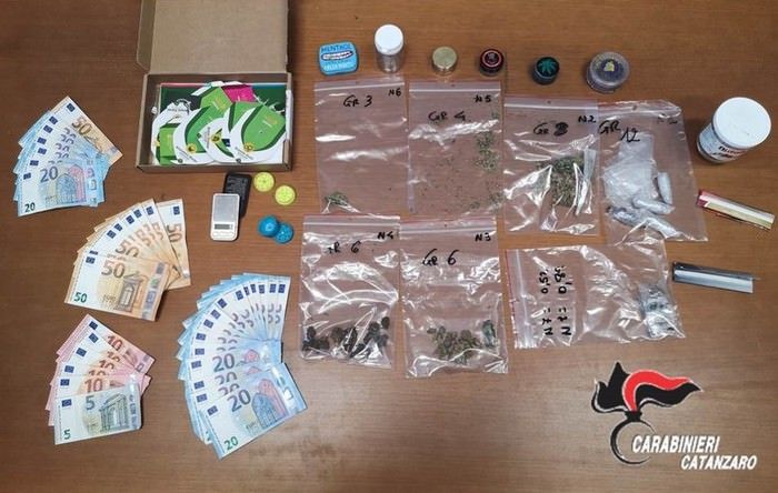 Marijuana nascosta in un forno a legna, un arresto a Sellia Marina