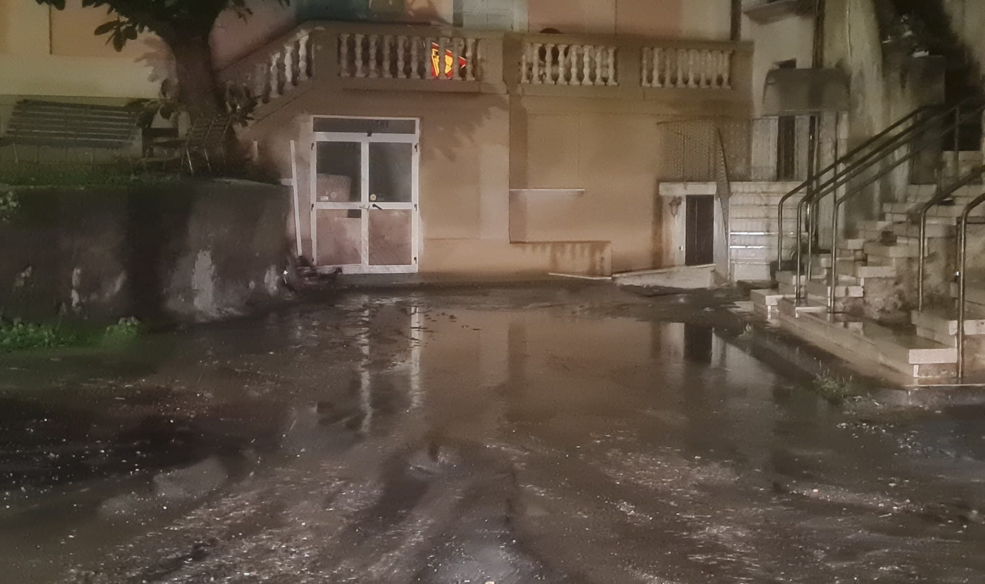 Maltempo, a Tropea tombini saltati e disagi in centro