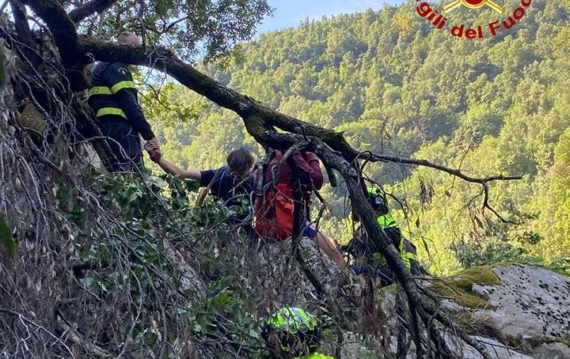 Turisti belgi si perdono tra i boschi delle Serre, trovati e recuperati dopo una notte – VIDEO