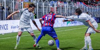 Colpo esterno del Crotone: 2-1 al Casarano nel finale