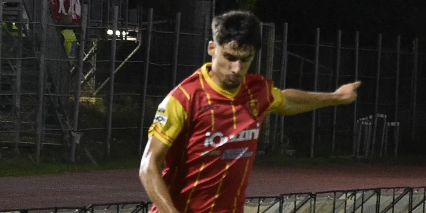 Crotone, preso il difensore Angelo Veltri dal Picerno. Daniel Leo passa al Pontendera