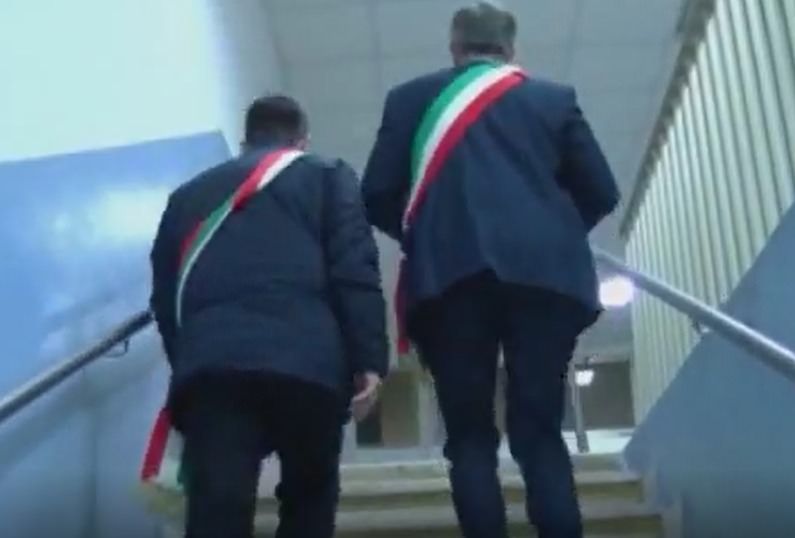 Melito, blitz dei sindaci dopo l'aggressione: «Ospedale abbandonato»